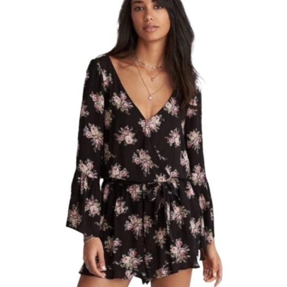 American Eagle Black with Pink Floral Print Summer Pocket Flare Sleeve Romper - Picture 1 of 6